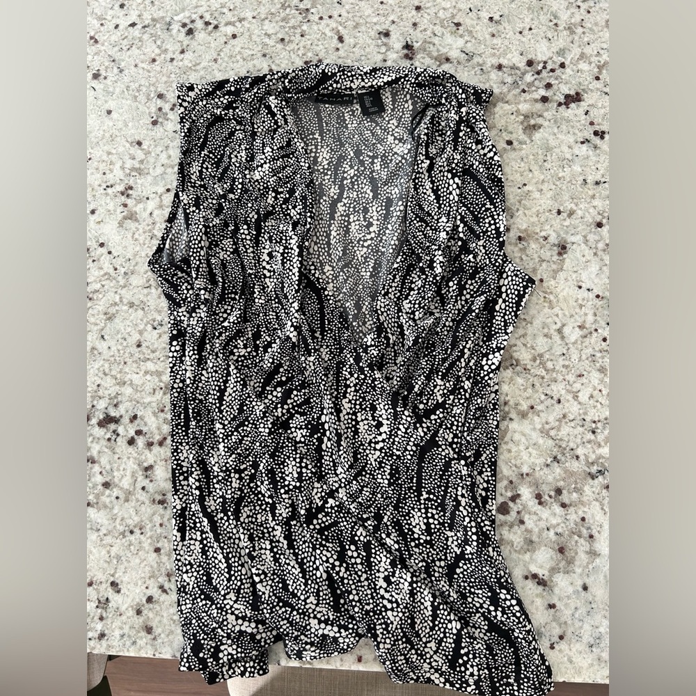 Tahari V neck Blouse